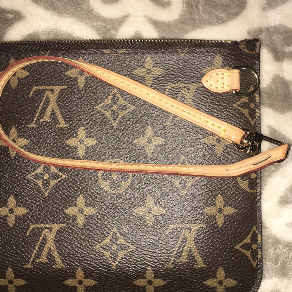 ⛔️⛔️SOLD on Merc⛔️⛔️Louis Vuitton Neverfull Pouch - Picture 7 of 8